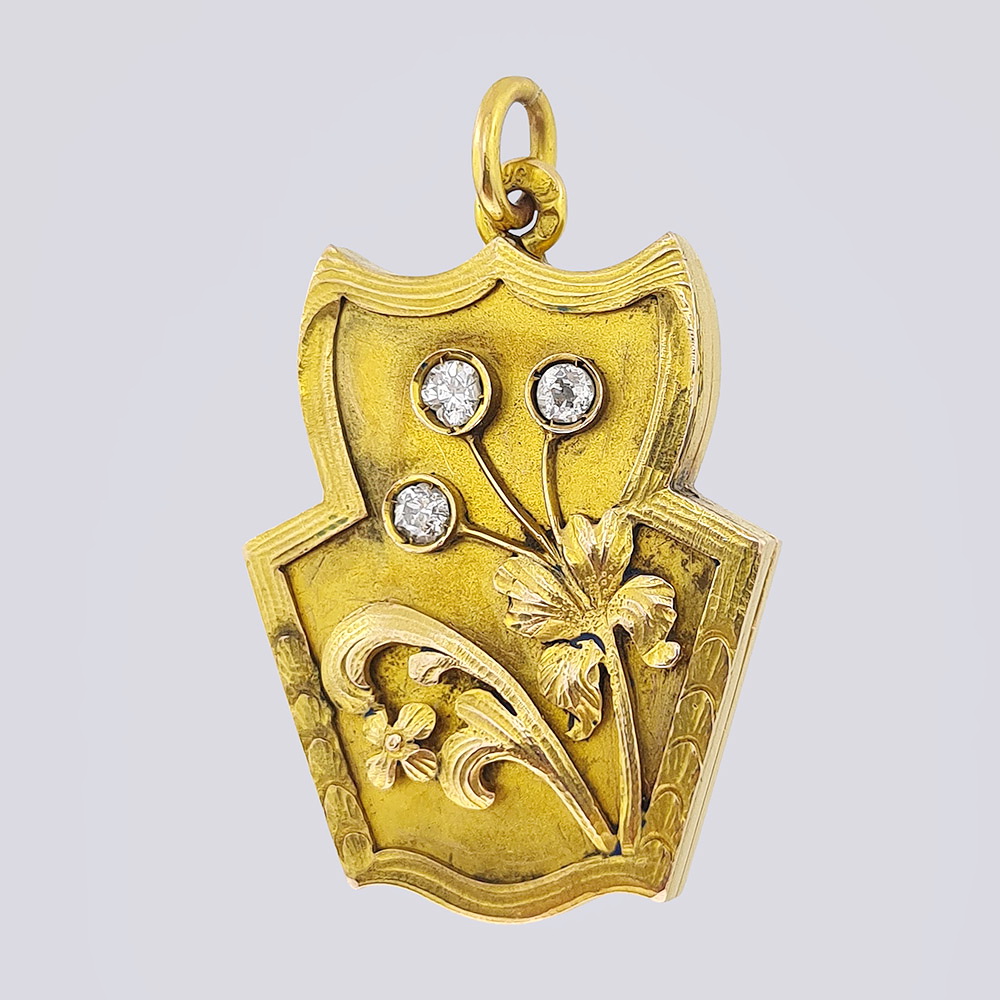 Медальон-подвеска с бриллиантами из золота 56 пробы 19 века