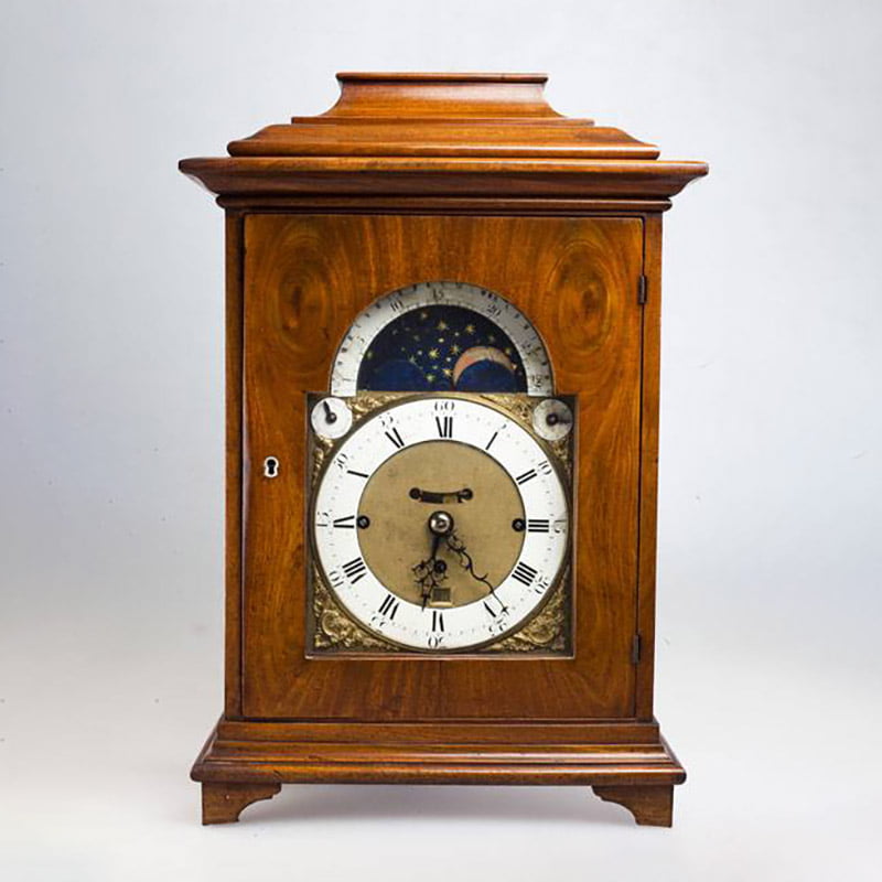 Настольные часы из красного дерева в стиле классицизм 1810-е гг.