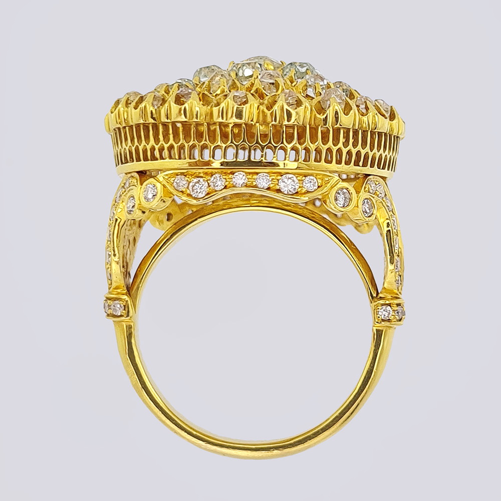 Золотое кольцо крупная малина с бриллиантами