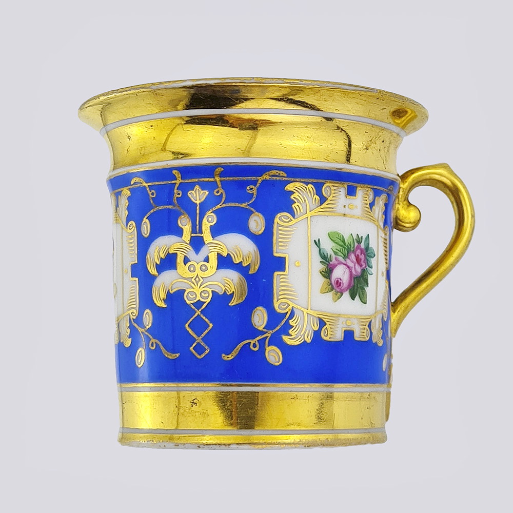 Чайная пара с цветами на синем фоне (ИФЗ период А II, Российская Империя)