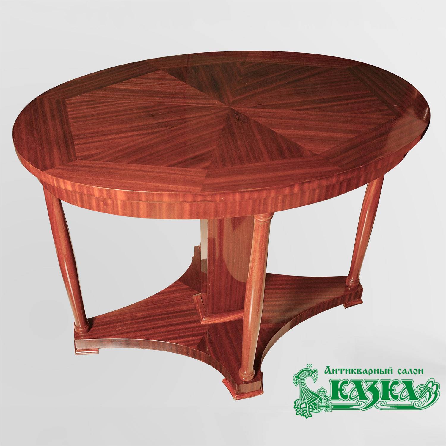Овальный гостиный стол из красного дерева начала 20 века