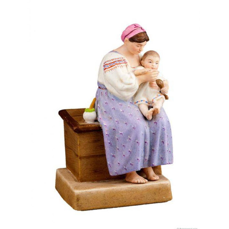 Статуэтка «Крестьянка кормящая ребенка» из фарфора 19 века (Завод Гарднера, Россия)