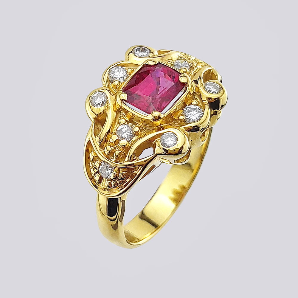 Авторское золотое кольцо 750 пробы с розовой шпинелью и бриллиантами