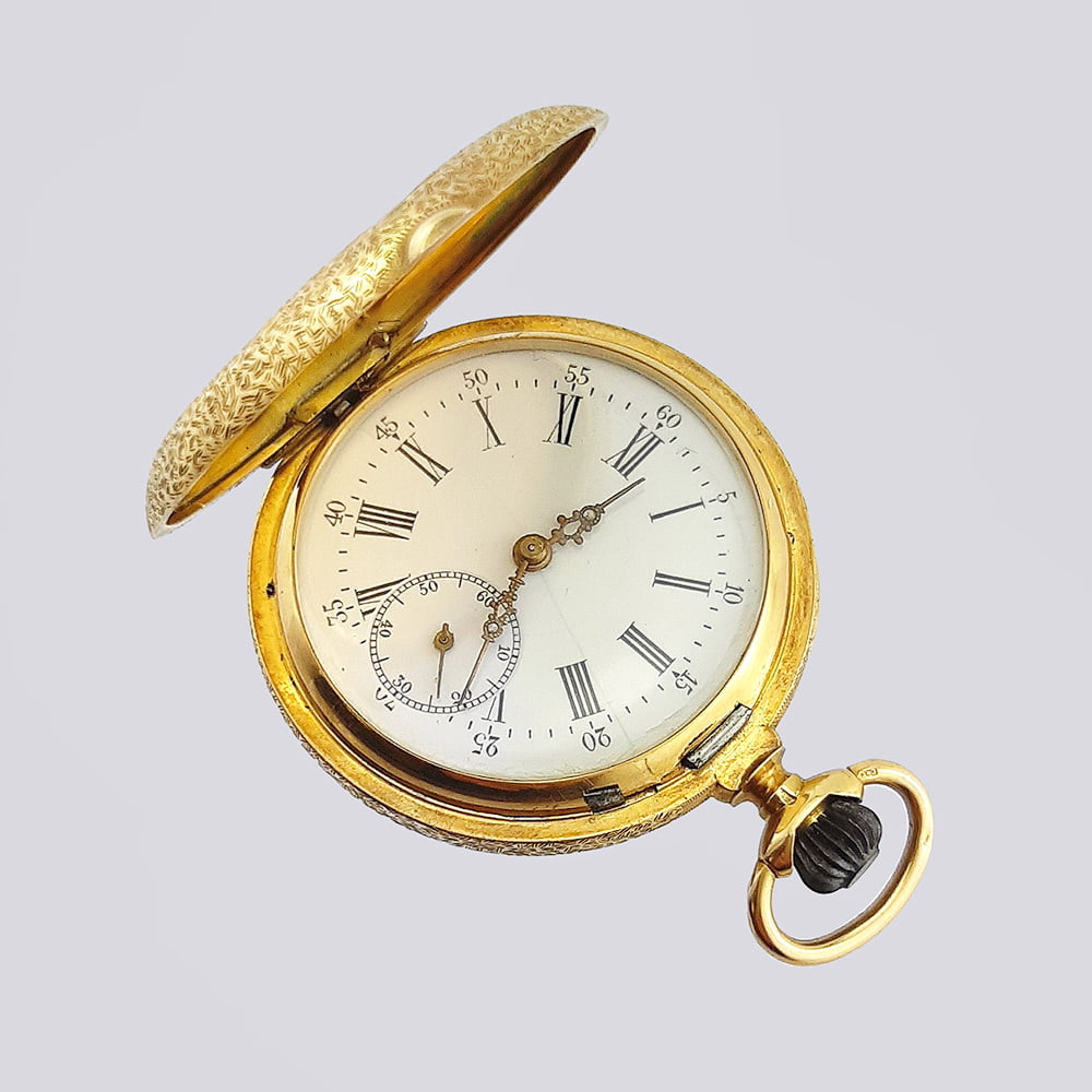 Часы трехкрышечные из золота 750 пробы с полихромной эмалью