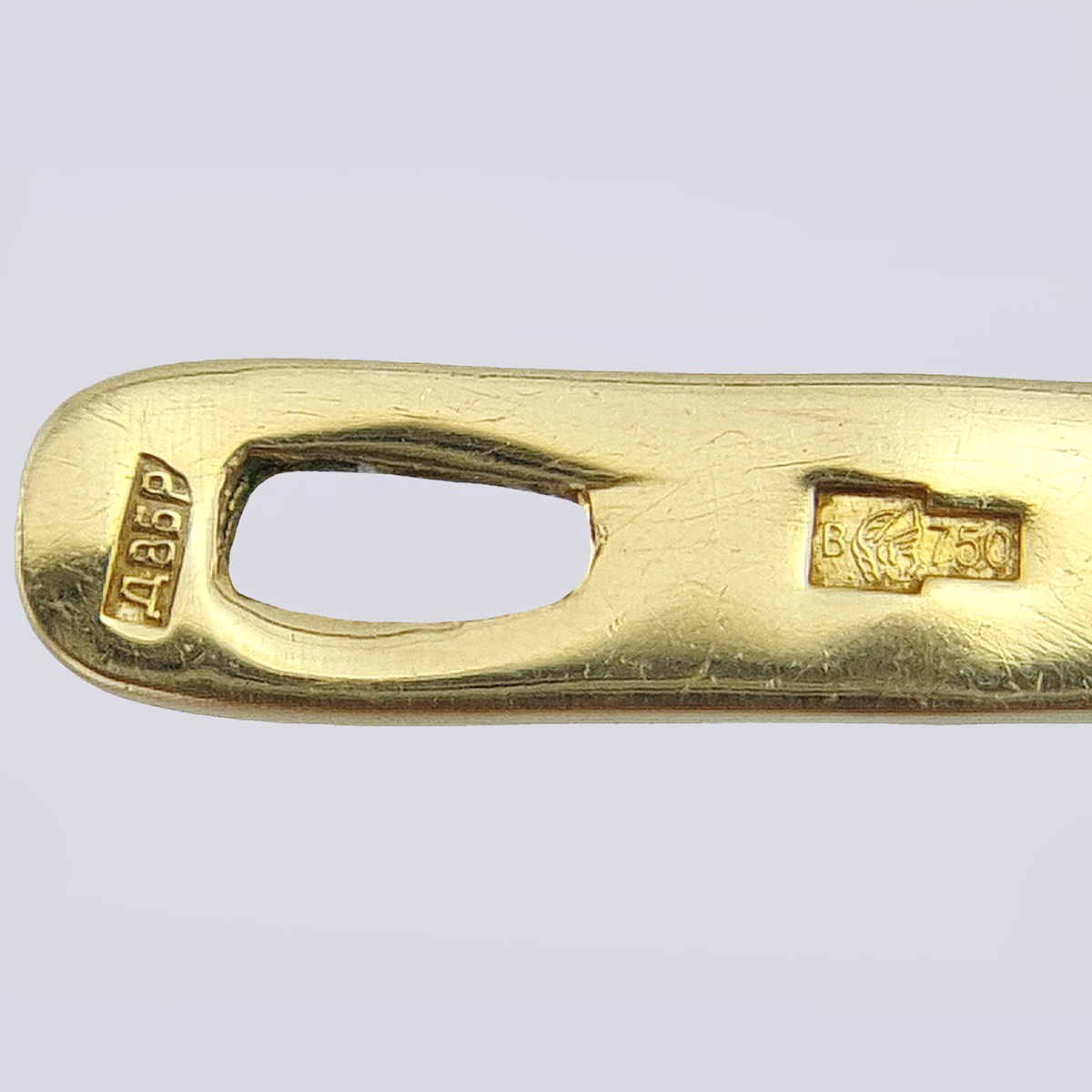 Золотой комплект - кольцо и серьги с камеями на голубом агате