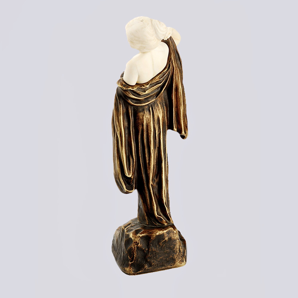 Скульптура «Девушка в пол оборота» из бронзы 20 век (Tereszczuk Peter Австрия)