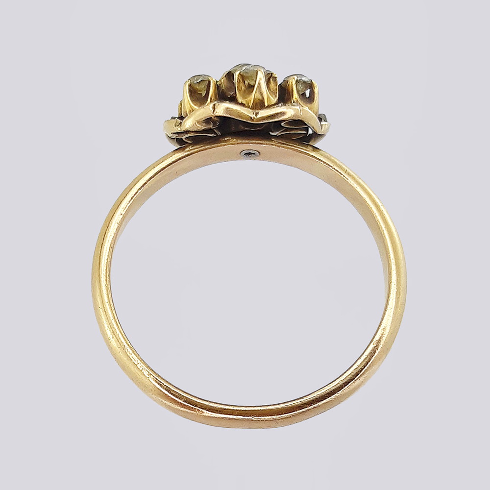 Золотое кольцо в форме «малина» подвижный центр с бриллиантами