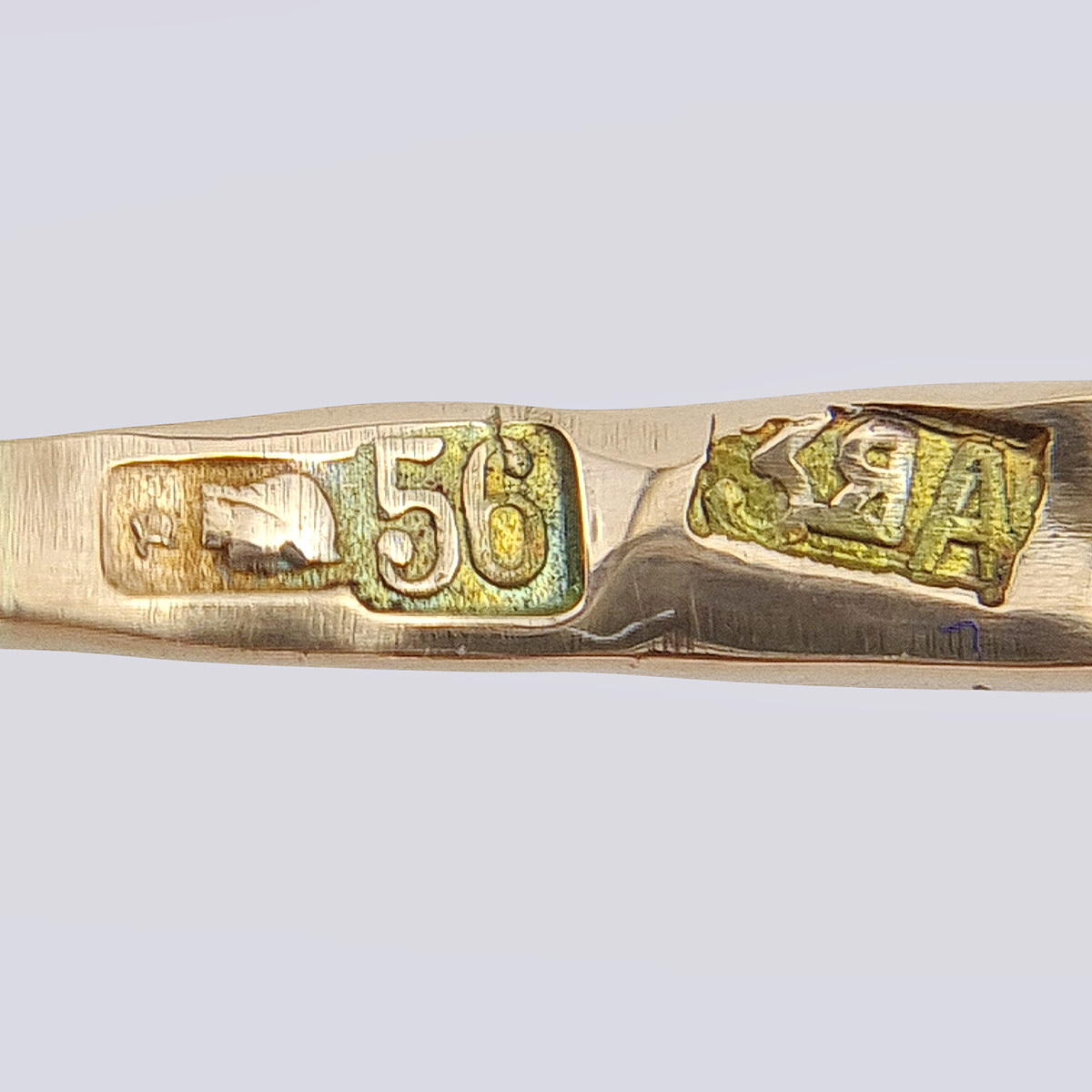 Серьги-подвески золото 56 пробы с бриллиантами старой огранки и зелёной эмалью