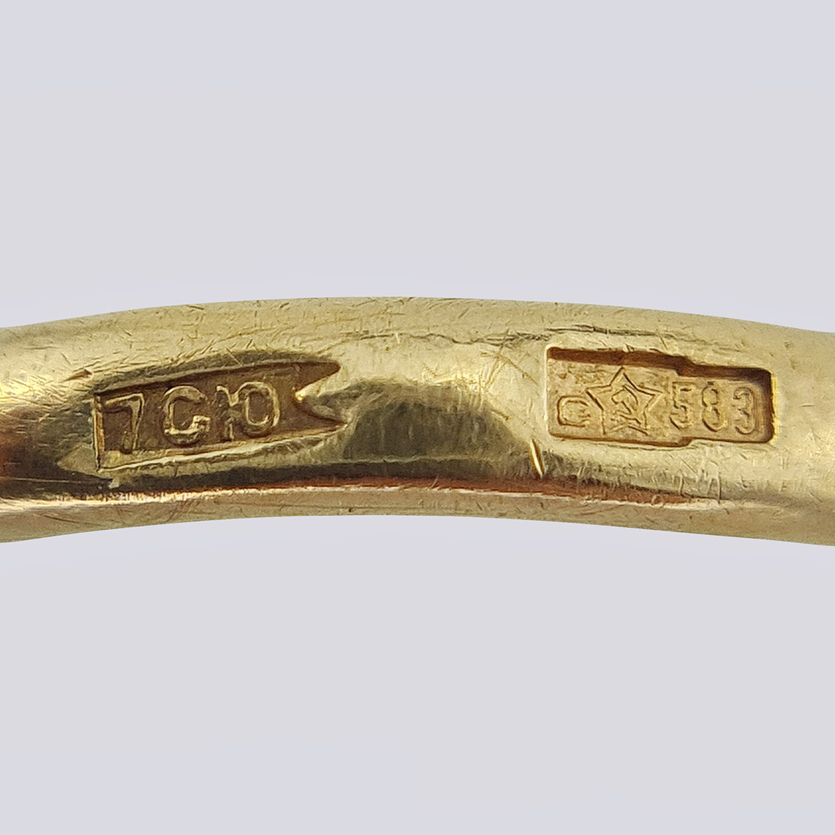 Кольцо СССР с бриллиантами из золота 583 пробы (17,5)