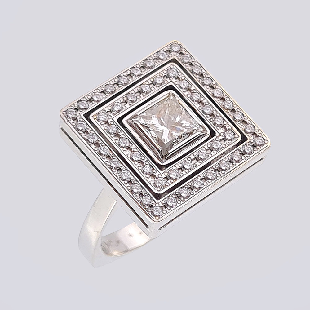 Кольцо СССР с квадратным бриллиантом из золота 750 пробы
