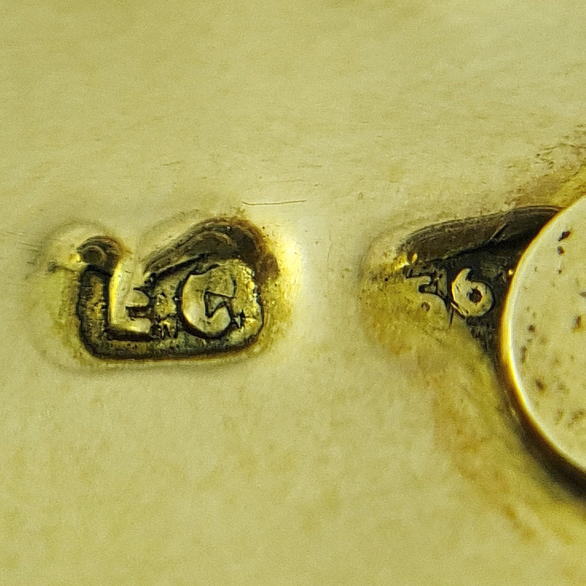 Браслет антикварный золотой 56 пробы с бриллиантами старой огранки сапфирами и эмалью