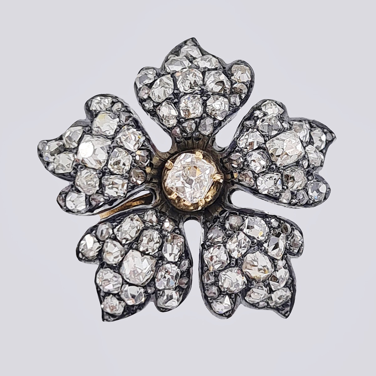 Антикварная золотая подвеска «Цветок» 56 пробы с бриллиантами старой огранки и алмазами