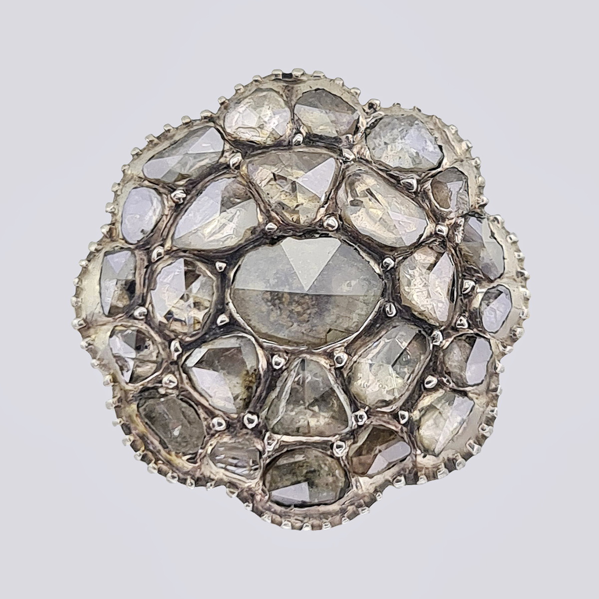 Золотое кольцо 585 пробы с 25 алмазами