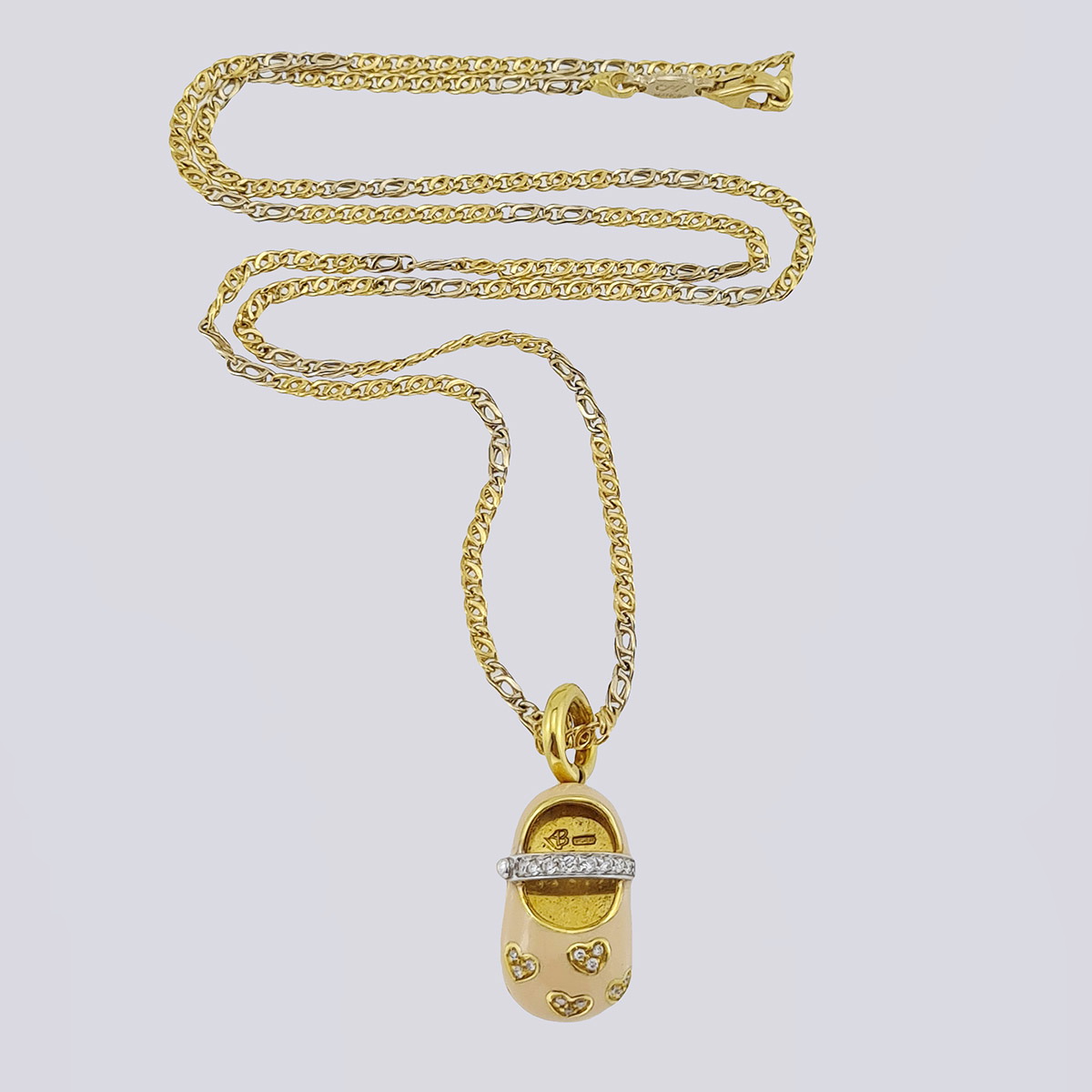 Подвеска «Туфелька» на цепи золотая 750 пробы с бриллиантами и эмалью (Aaron Basha, США)
