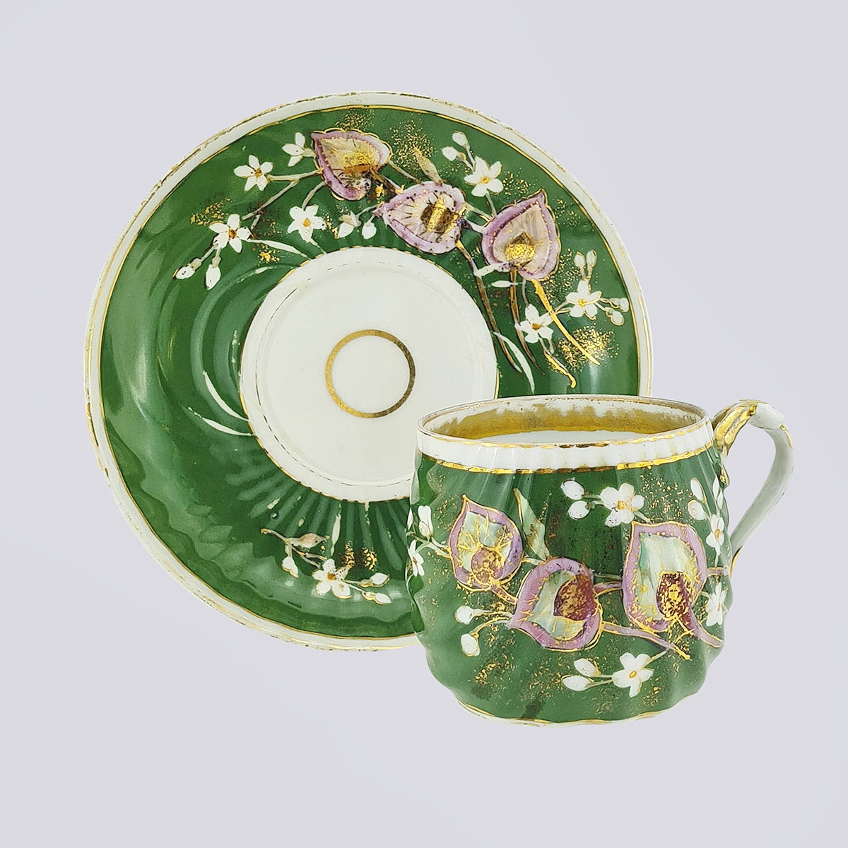 Чайная пара чашка в форме бочонка с блюдцем (Товарищество М. С. Кузнецова)