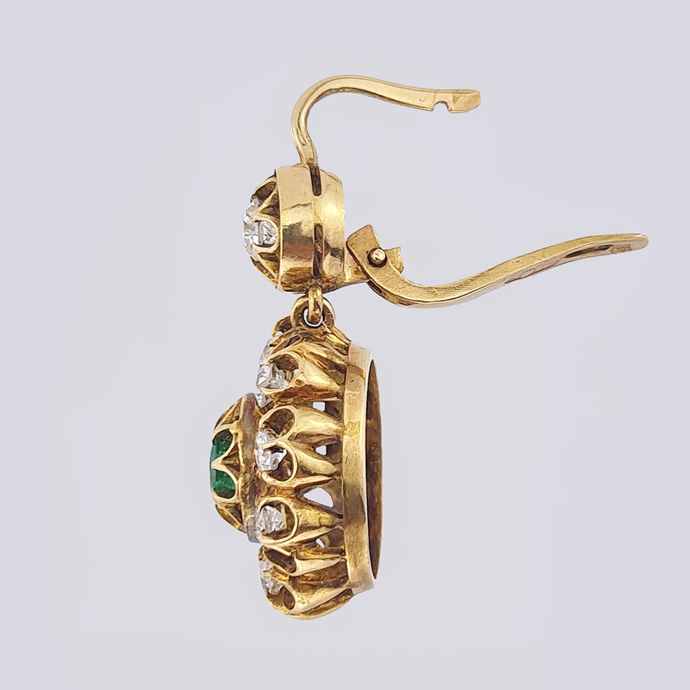 Комплект малины серьги и кольцо с изумрудами и бриллиантами из золота 56 пробы 19 века