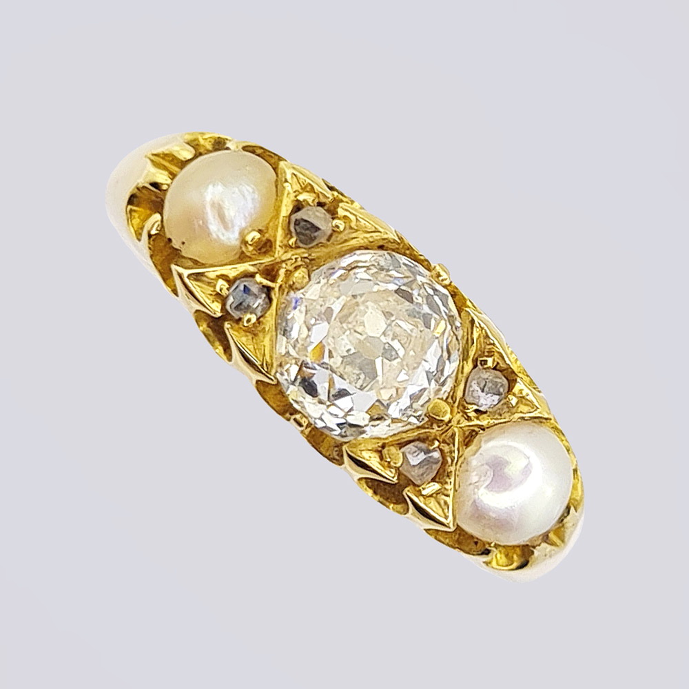 Кольцо с бриллиантами и жемчужинами из золота 750 пробы 19 века