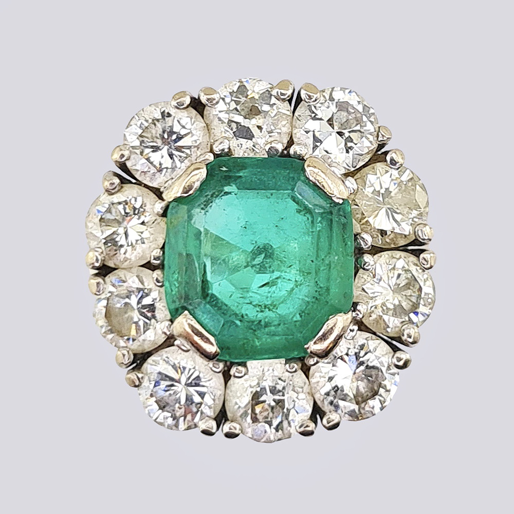 Кольцо с изумрудом и бриллиантами из белого золота 750 пробы 19 века