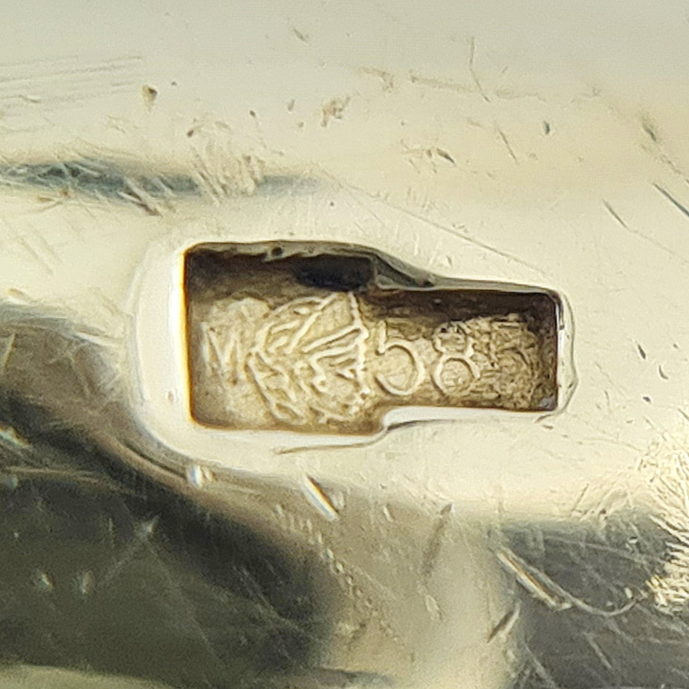 Кольцо с крупным цитрином и бриллиантами из золота 585 пробы