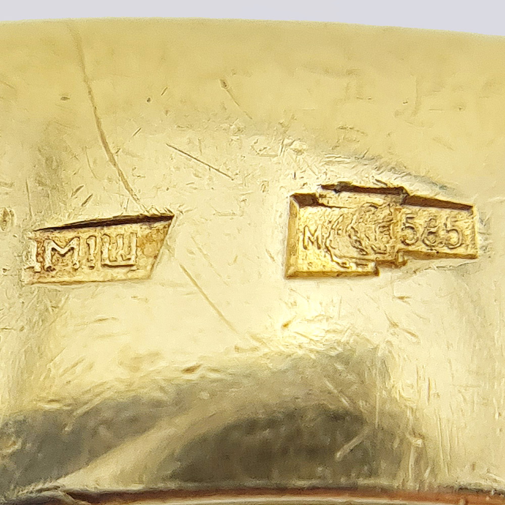 Авторский мужской перстень с орлом с гранатом и бриллиантами из золота 585 пробы