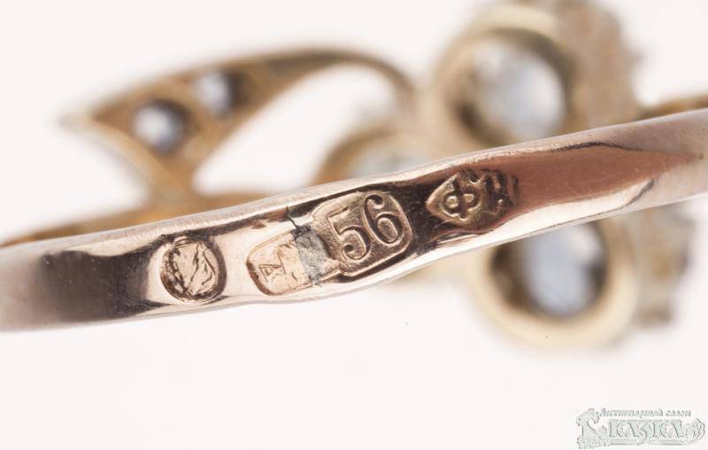 Старинное кольцо с 3 бриллиантами из золота 56 пробы 19 века
