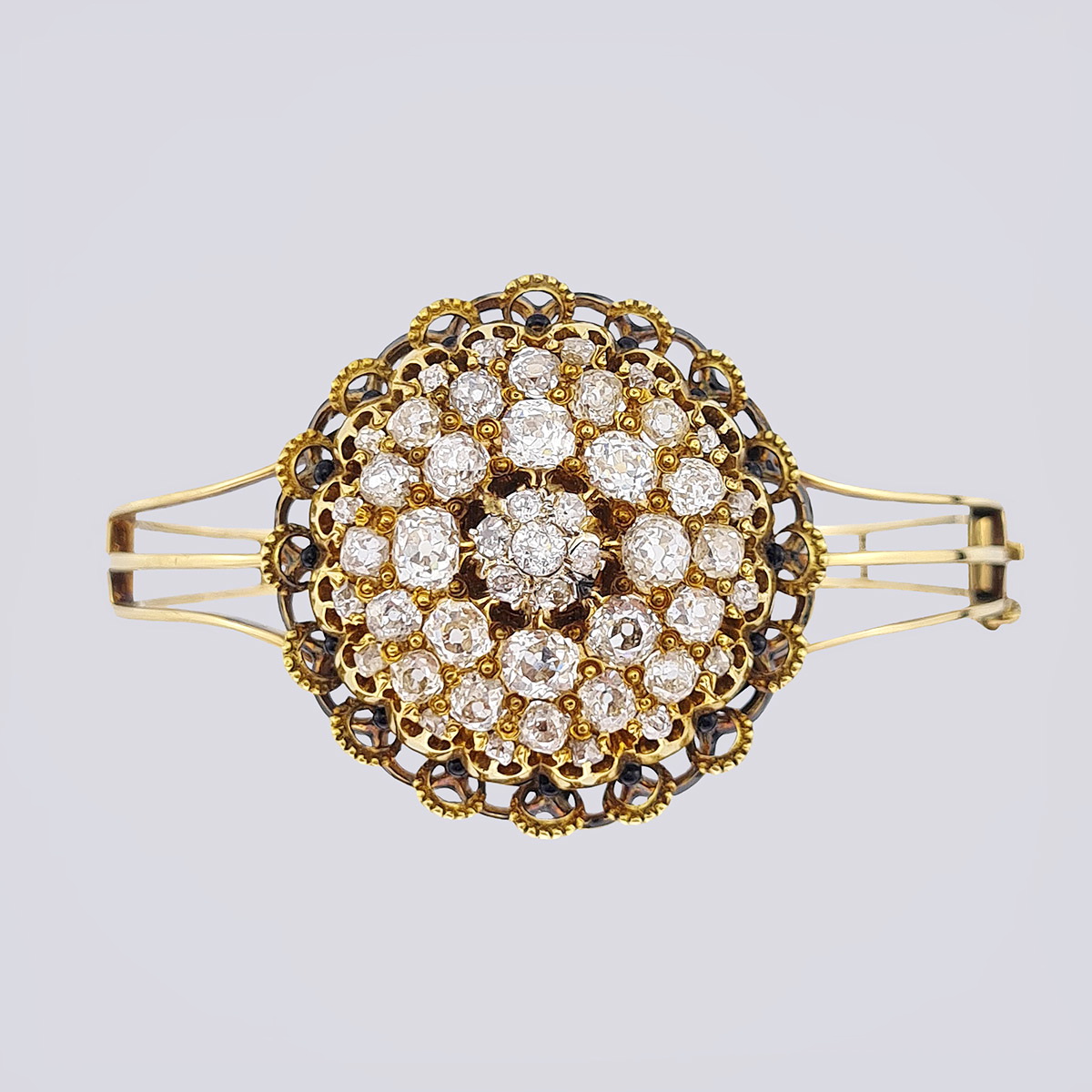 Жесткий браслет «Малина» с бриллиантами из золота 56 пробы 19 века