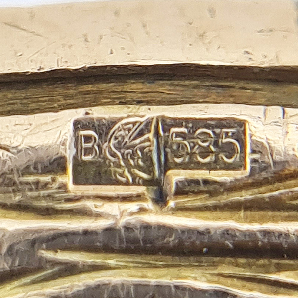 Кольцо малина с бриллиантами и цветочным орнаментом из золота 56(585) пробы 19 века