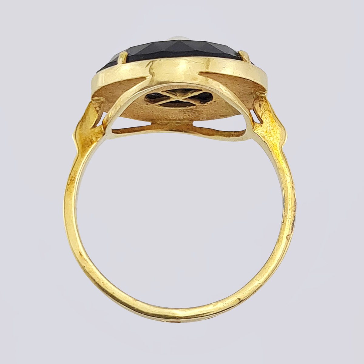 Золотой комплект серьги-кольцо 585 пробы с ониксом и жемчугом
