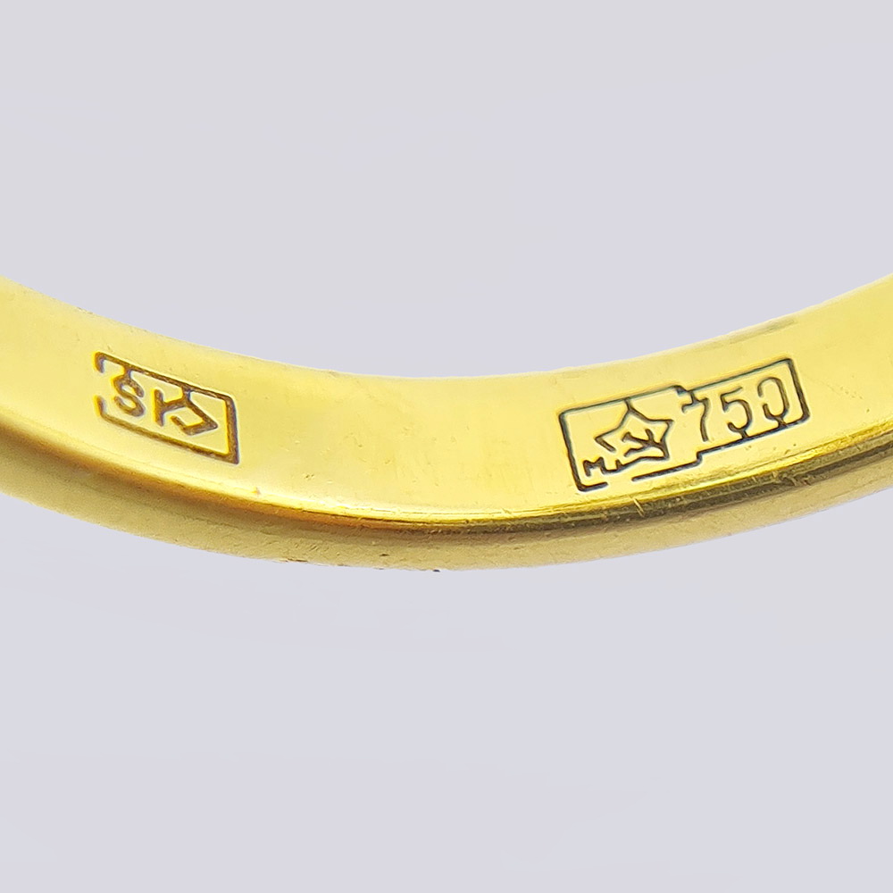 Кольцо СССР с изумрудом и якутскими бриллиантами из золота 750 пробы