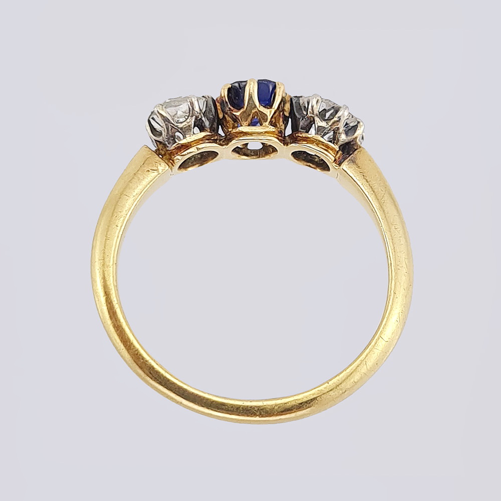 Кольцо золотое с бриллиантами старой огранки и природным сапфиром