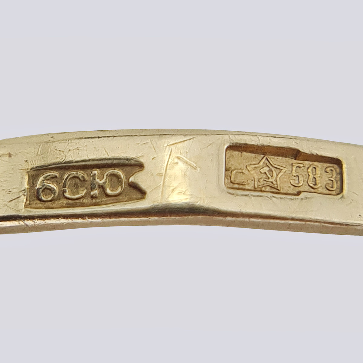 Кольцо золотое 583 пробы с нефритом природным