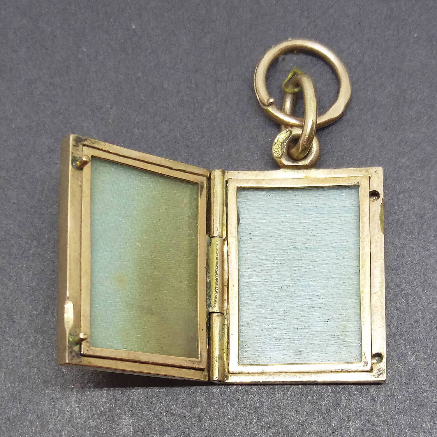 Медальон «Ласточка» из золота 56 пробы 19 века