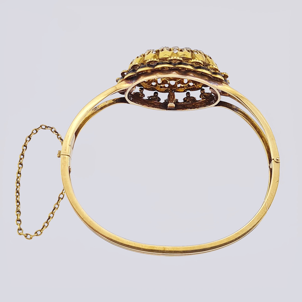 Жесткий браслет «Малина» с бриллиантами из золота 56 пробы 19 века