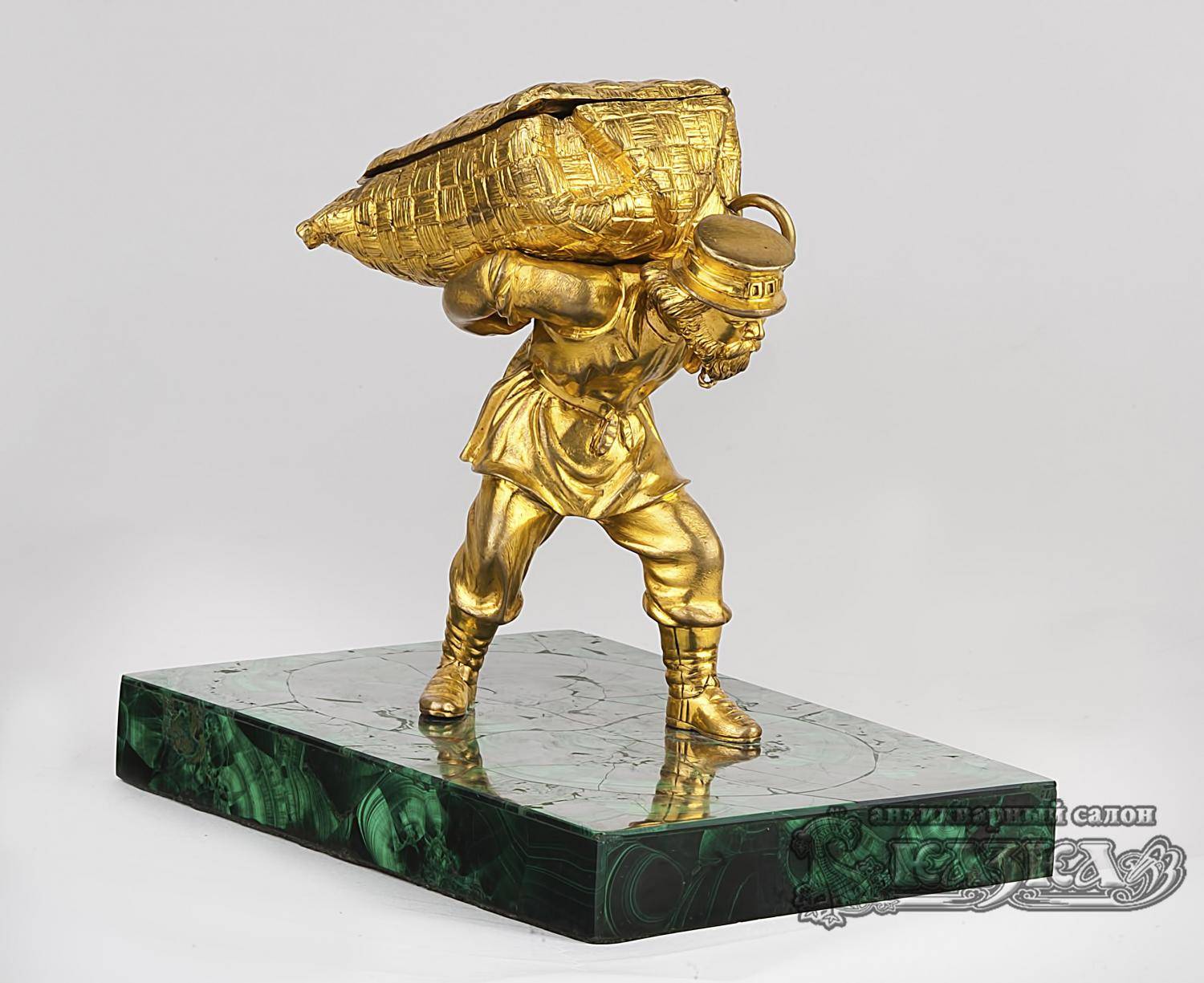 Статуэтка-коробочка «Мужик с коробом» из бронзы на малахитовой подставке (СПб, 19 век)
