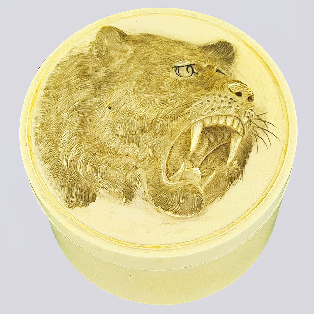 Парные круглые коробки из слоновой кости «Лев и львица»