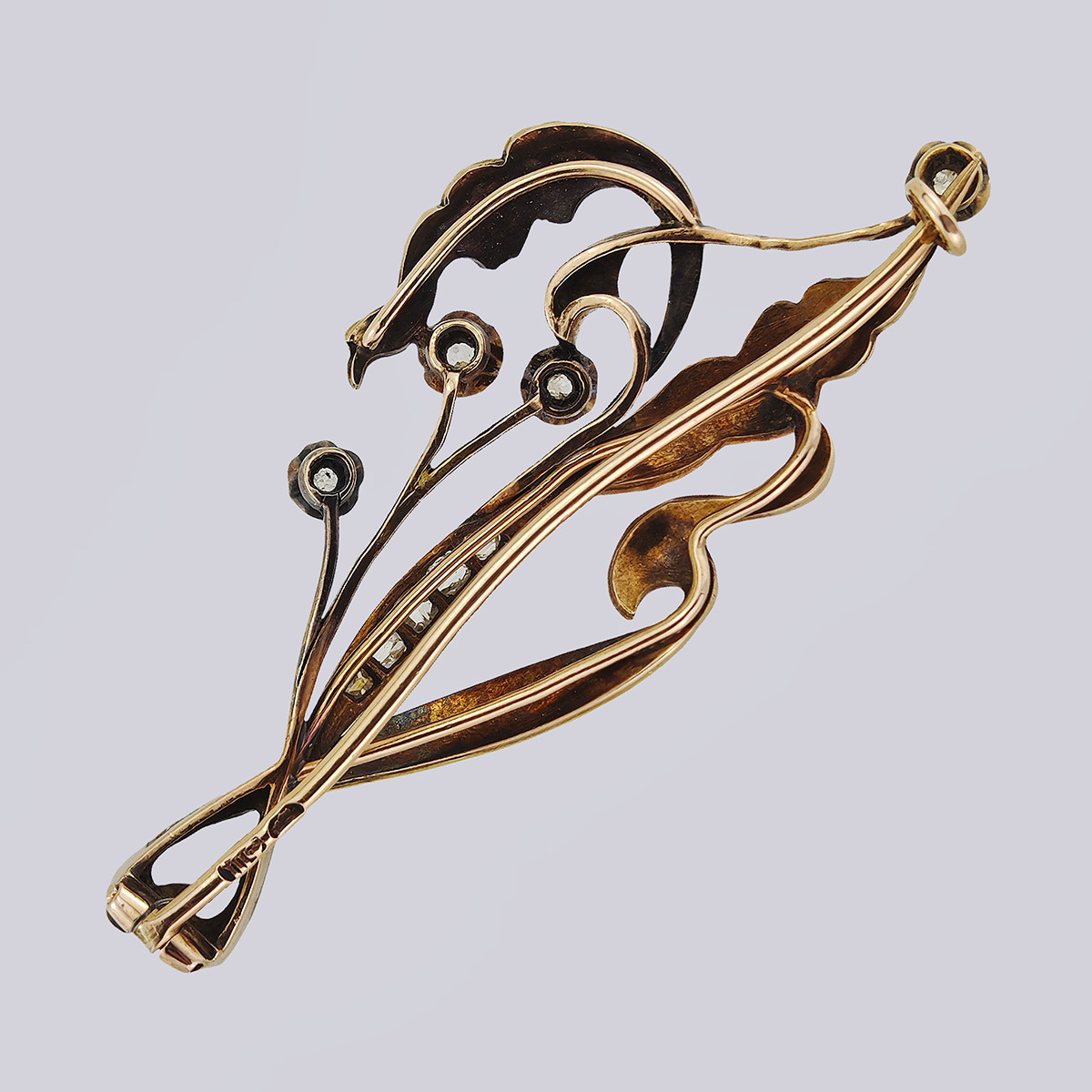 Брошь ветка из золота с бриллиантами и алмазами 