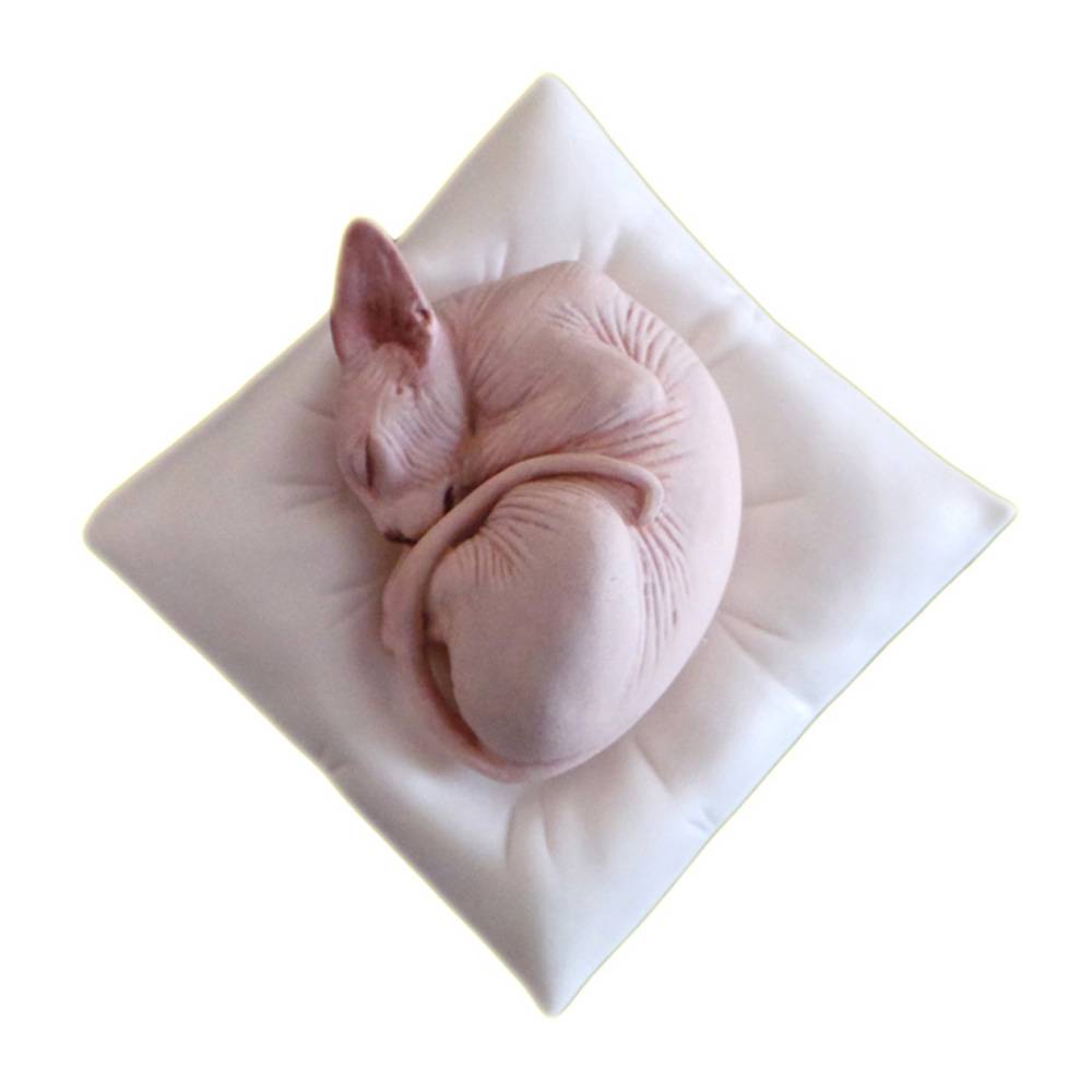 Кошка на подушке «Инь» из фарфора «Париан»