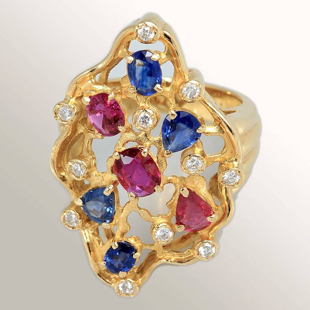 Кольцо с сапфирами и рубинами из золота 750 пробы 20 века