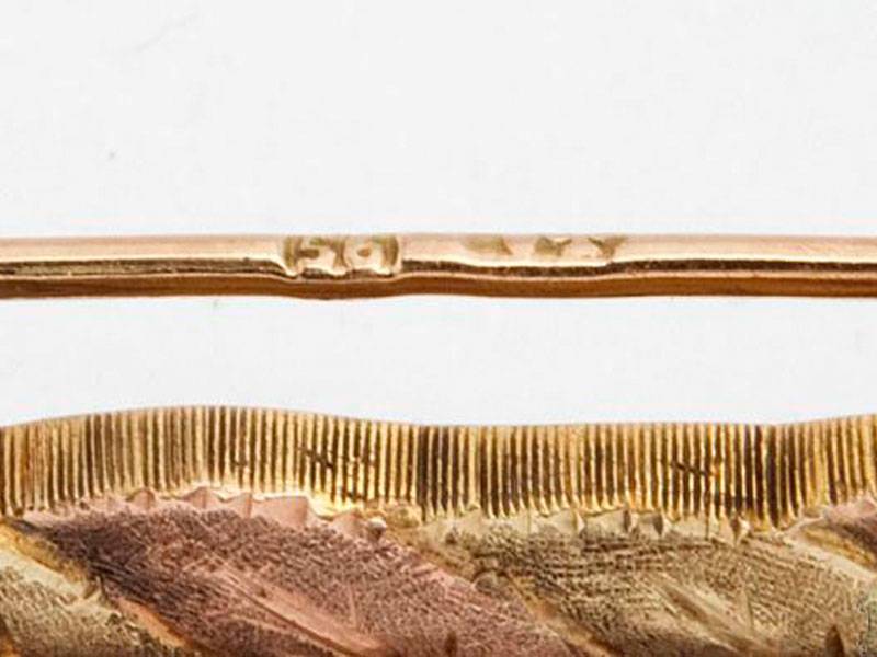 Брошь «Лист» с демантоидами и бриллиантами из золота 56 пробы 19 века