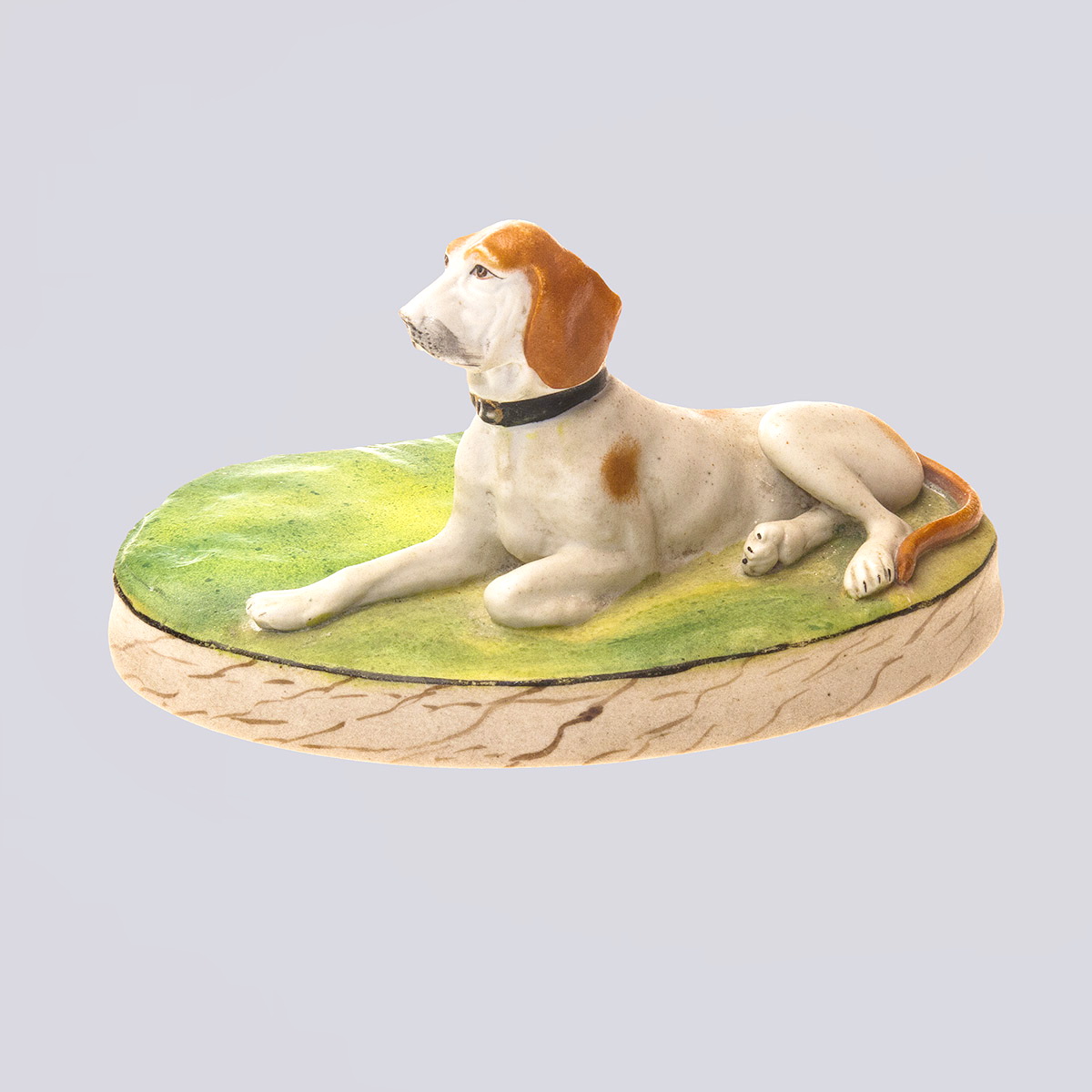 Статуэтка «Лежащая собака» из бисквита 20 век (Вербилки, Россия)
