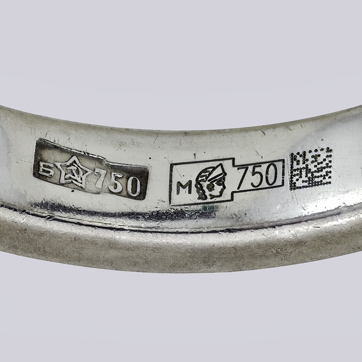 Кольцо из золота 750-й пробы с бриллиантом современной огранки