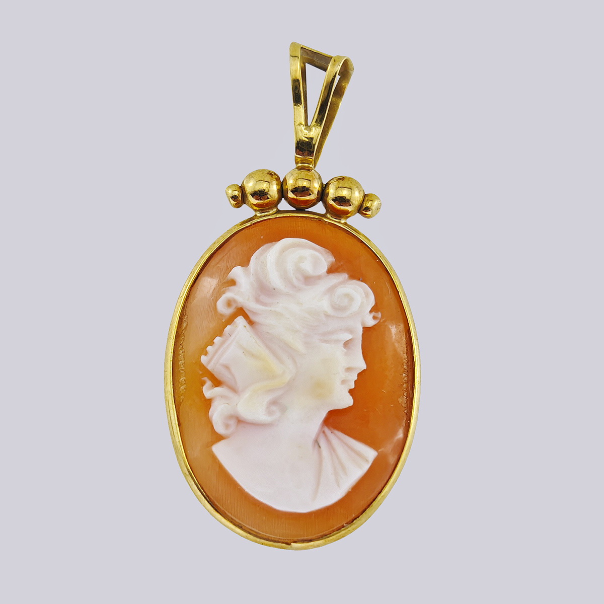 Подвеска золотая 750 пробы камея на раковине 