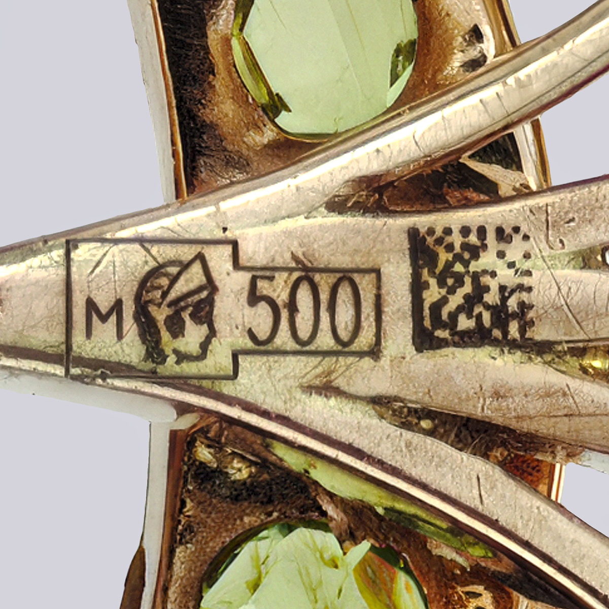 Подвеска из золота 500-й пробы с бриллиантом, корундом и демантоидами