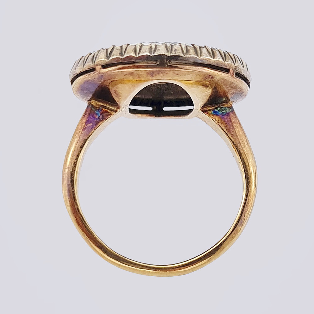 Кольцо с синей гильошированной эмалью бриллиантом и алмазами