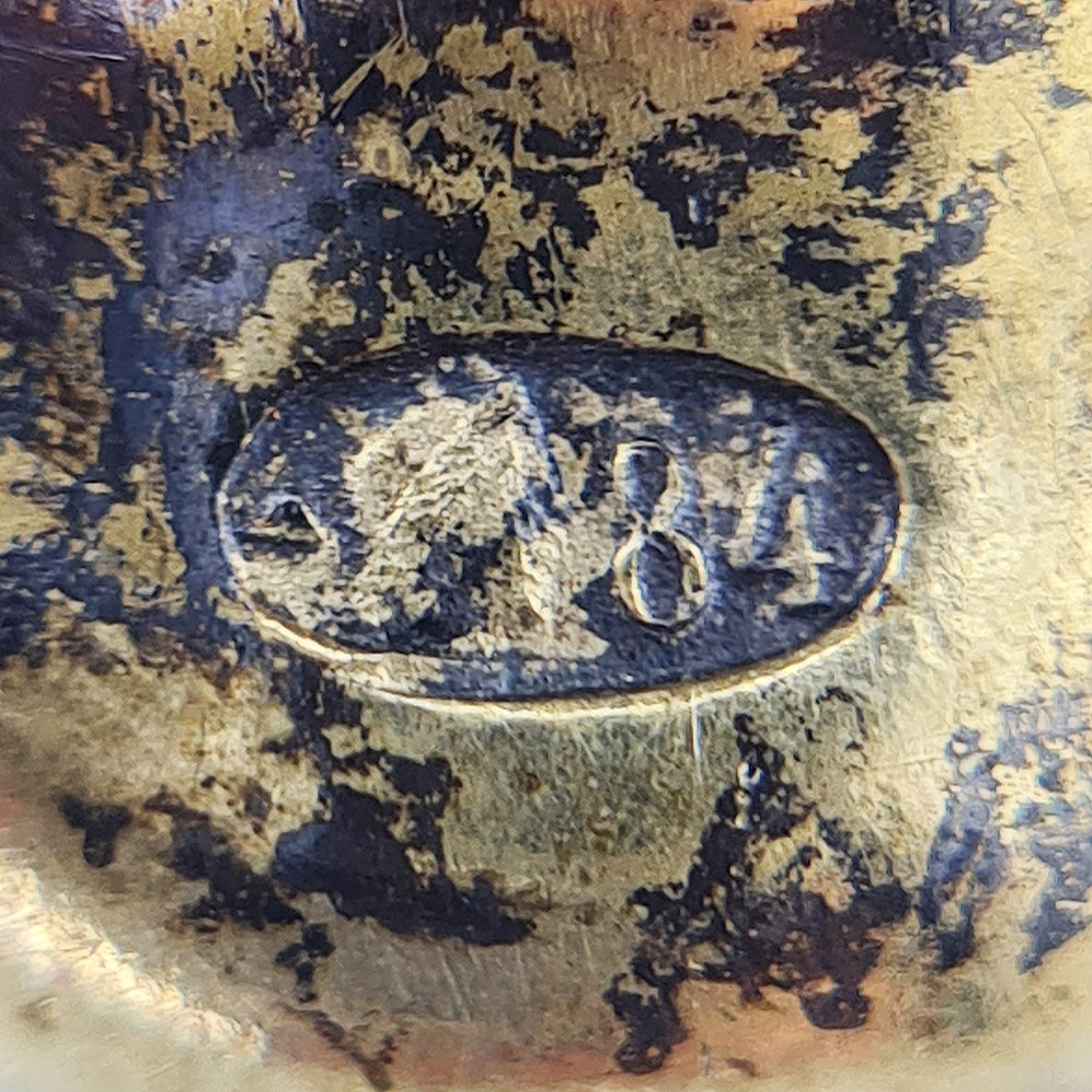Шкатулка из малахита с вензельной эмалевой  накладкой 