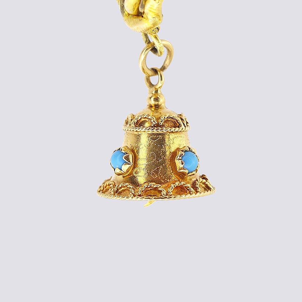 Широкий дутый браслет из жёлтого золота 585 пробы с подвеской колокольчик