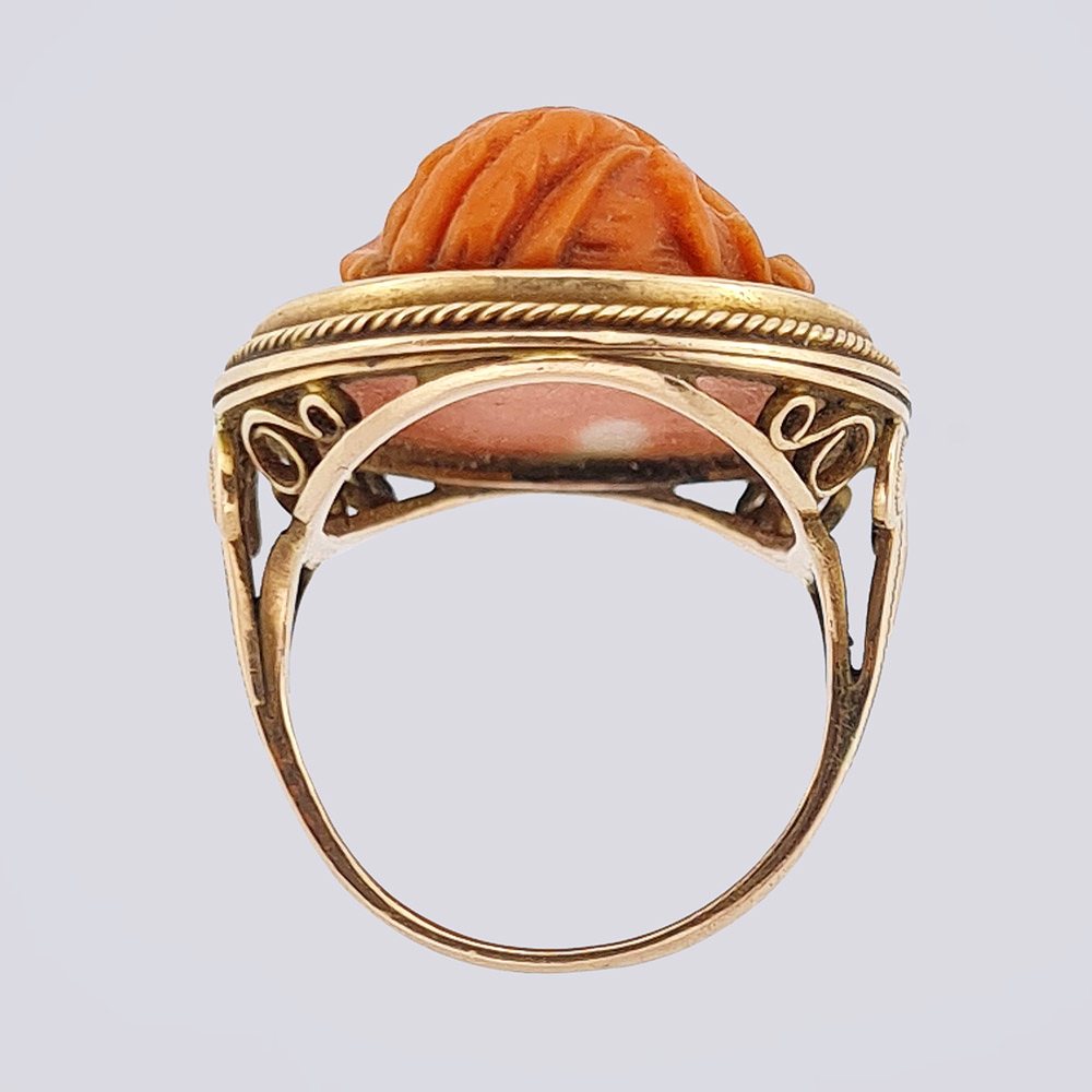 Кольцо камея на коралле  «Профиль девушки»