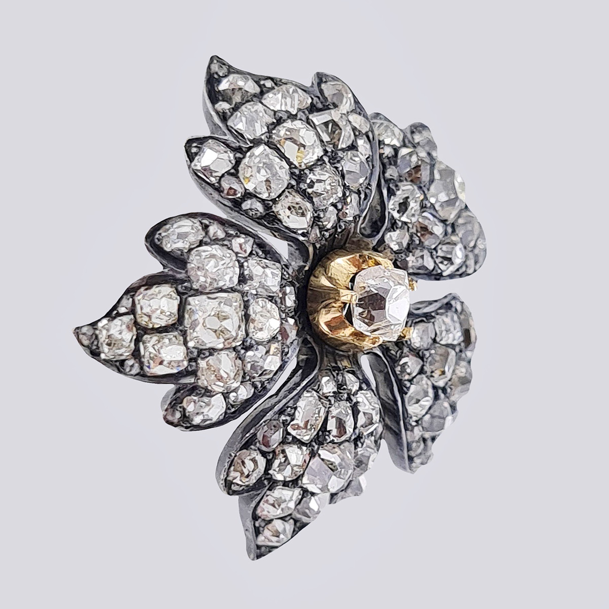 Подвеска «Цветок» антикварная золотая 56 пробы с бриллиантами старой огранки и алмазами