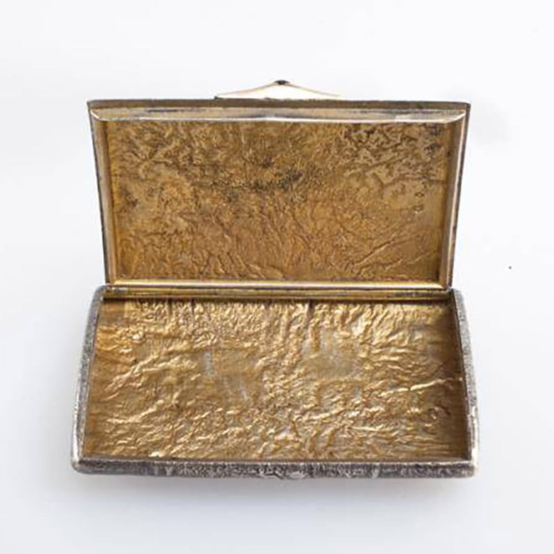 Серебряный портсигар в виде самородка с гранатом 19 века