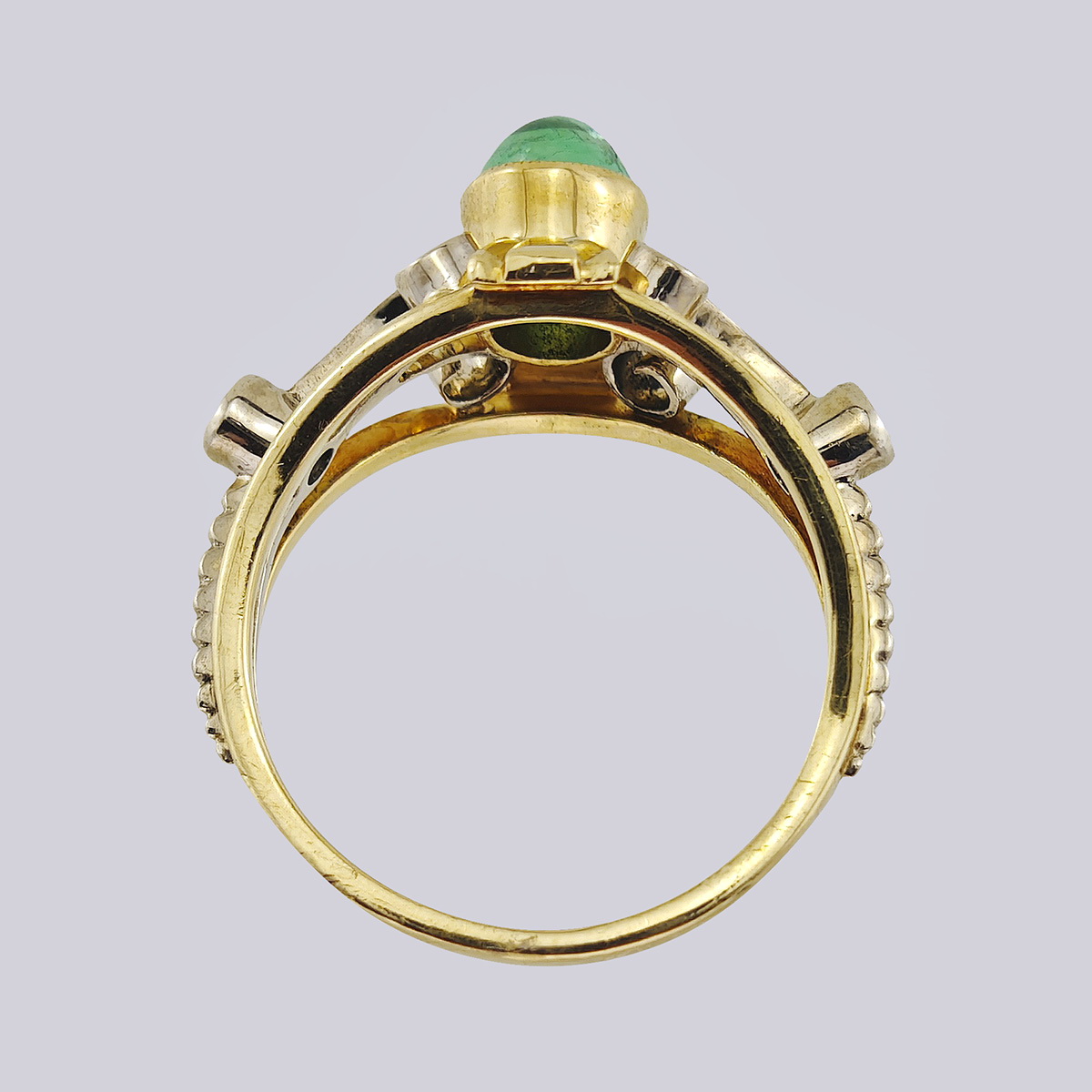 Кольцо из золота 750-й пробы с бриллиантами и изумрудом